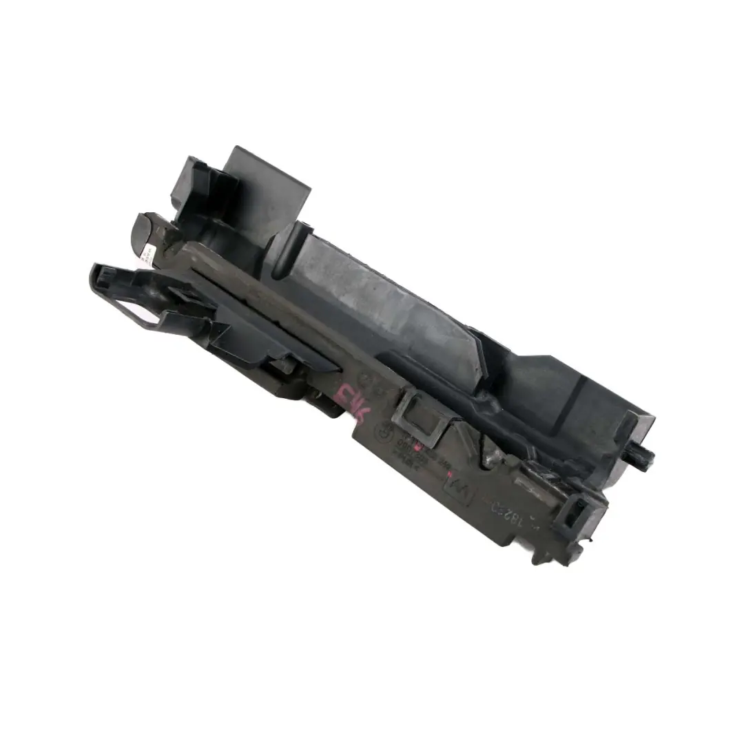 Soporte Condensador Radiador Junta Derecha para BMW E46 con número de pieza 1436249 BMW E46 Soporte Condensador Radiador Junta Derecha - SKU 1436249 - Número de pieza 1436249