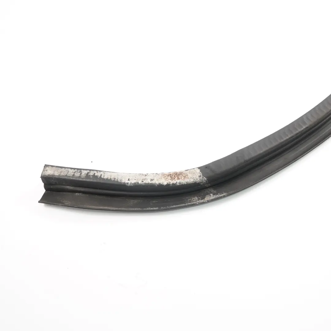 Chiusura Ermetica Lembo Anteriore Frontale per Mini Cooper One R50 R52 con numero di parte 51711514688 Mini Cooper One R50 R52 Chiusura Ermetica Lembo Anteriore Frontale - SKU 1514688 - Numero di parte 51711514688