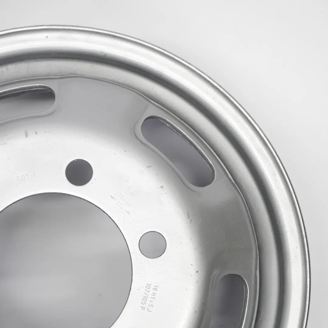 Jante Acier 16 pouces 16H1x5J 107/105 P 115 15486 pour Iveco Daily à propos du numéro de pièce 15412 Iveco Daily Jante Acier 16 pouces 16H1x5J 107/105 P 115 15486 - SKU 15412 - Numéro de pièce 15412