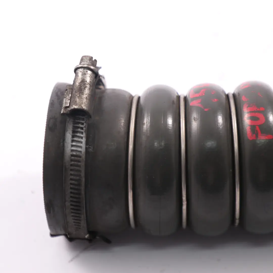 Tubo admisión de aire del intercooler 8V516N650BC para Ford Fiesta MK7 1.6 TDCI Turbo con número de pieza 1547331 Ford Fiesta MK7 1.6 TDCI Turbo Tubo admisión de aire del intercooler 8V516N650BC - SKU 1547331 - Número de pieza 1547331