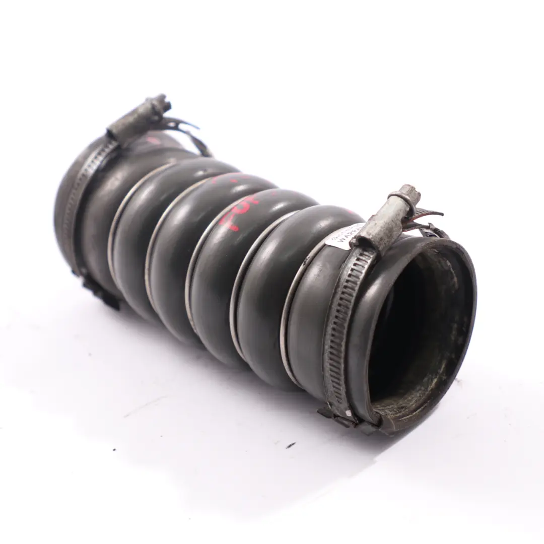 Tubo admisión de aire del intercooler 8V516N650BC para Ford Fiesta MK7 1.6 TDCI Turbo con número de pieza 1547331 Ford Fiesta MK7 1.6 TDCI Turbo Tubo admisión de aire del intercooler 8V516N650BC - SKU 1547331 - Número de pieza 1547331