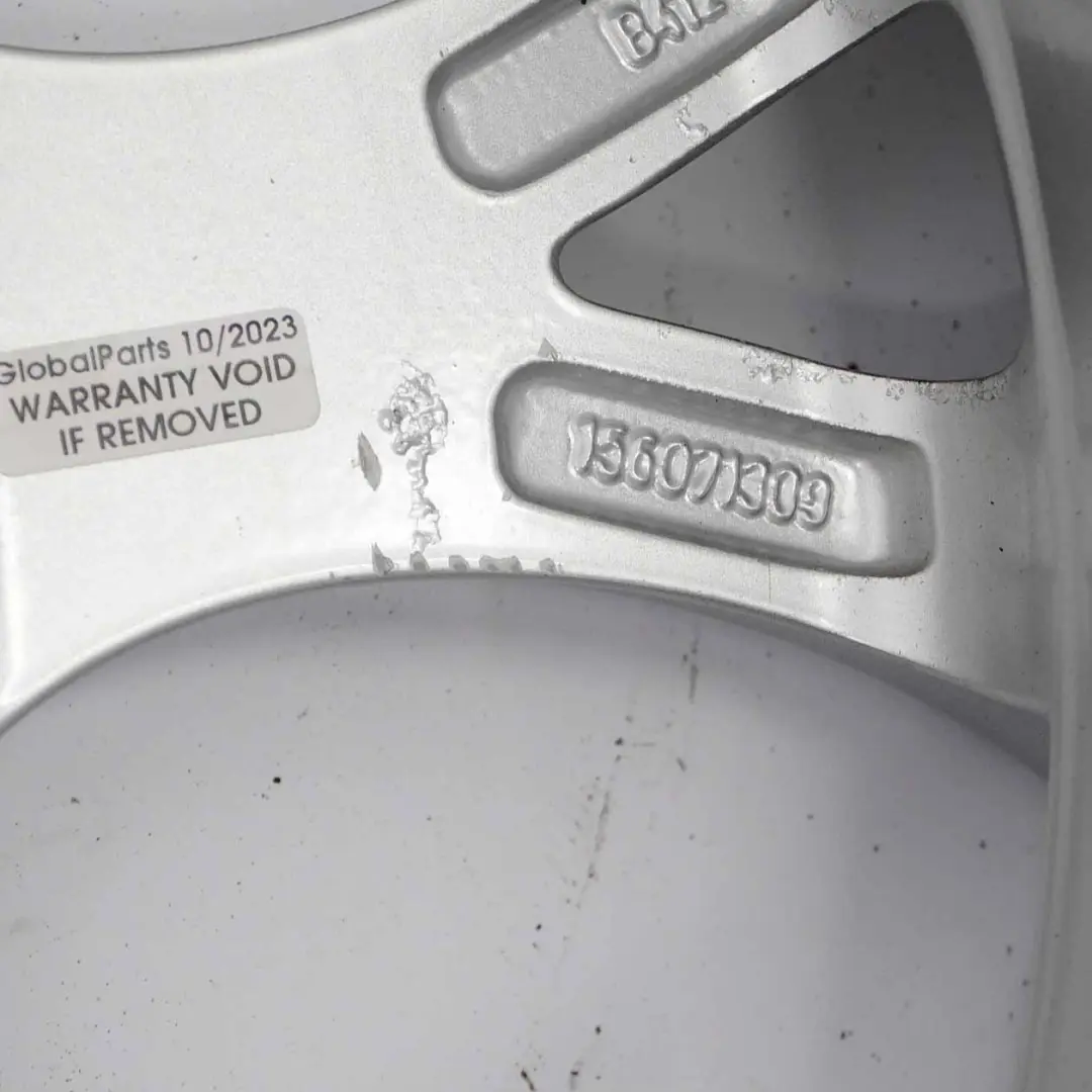 Cerchio in lega argento 18" 8J ET:41 per Alfa Romeo 159 Brera con numero di parte 156071309 Alfa Romeo 159 Brera Cerchio in lega argento 18" 8J ET:41 - SKU 156071309-1 - Numero di parte 156071309