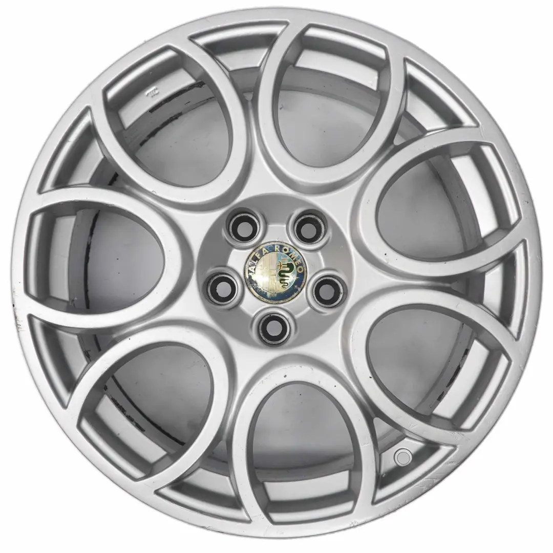 Silberne Leicht metall felge 18" 8J ET:41 für Alfa Romeo 159 Brera mit Teilenummer 156071309 Alfa Romeo 159 Brera Silberne Leicht metall felge 18" 8J ET:41 - SKU 156071309-2 - Teilenummer 156071309