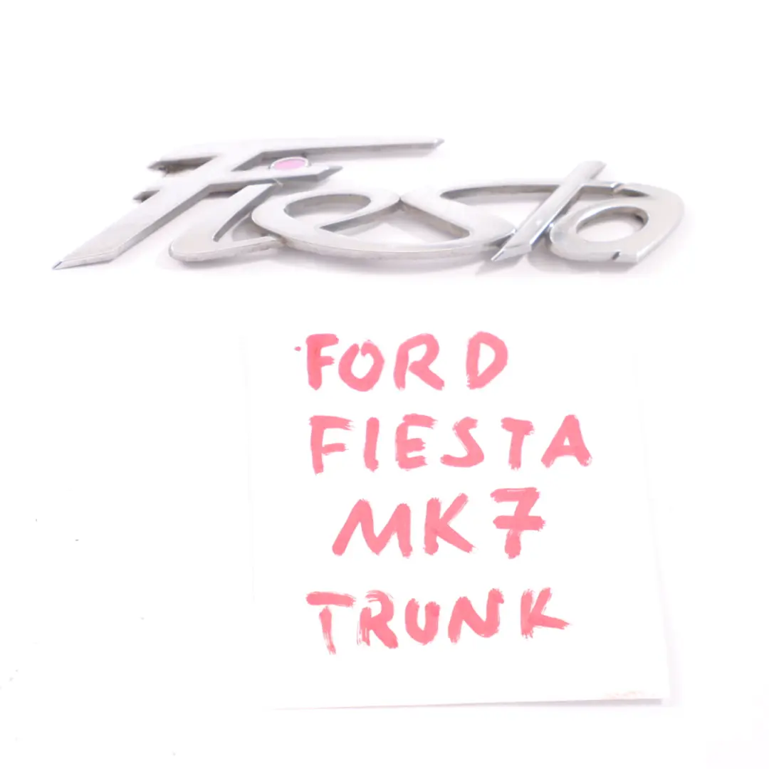 Emblème de coffre arrière Badge de hayon pour Ford Fiesta MK7 à propos du numéro de pièce 1580683 Ford Fiesta MK7 Emblème de coffre arrière Badge de hayon - SKU 1580683 - Numéro de pièce 1580683