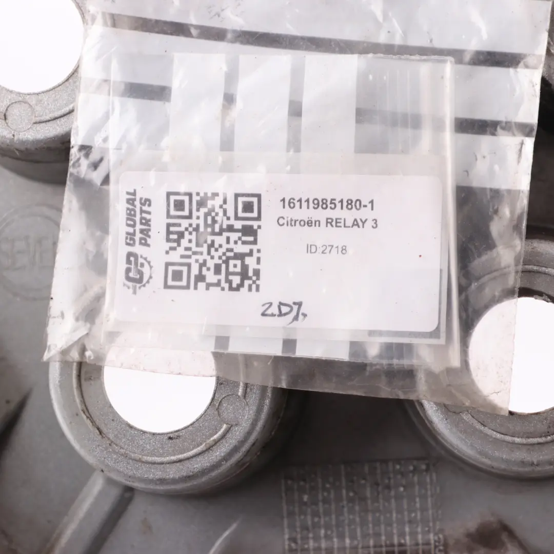 Citroen Relay 3 Wheel Cap 15'' Centre Trim Hub Cover Silver Panel to with Part number 1611985180 Citroen Relay 3 Wheel Cap 15'' Centre Trim Hub Cover Silver Panel - SKU 1611985180-1 - Part number 1611985180