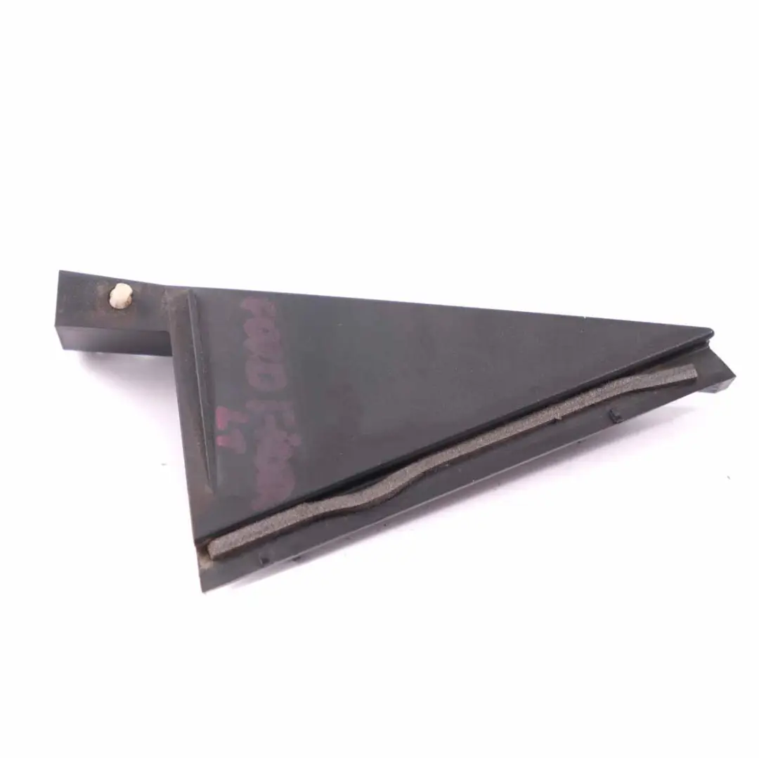 Pannello finestrino quarto porta modanatura posteriore sinistra per Ford Fiesta MK7 con numero di parte 1619518 Ford Fiesta MK7 Pannello finestrino quarto porta modanatura posteriore sinistra - SKU 1619518 - Numero di parte 1619518