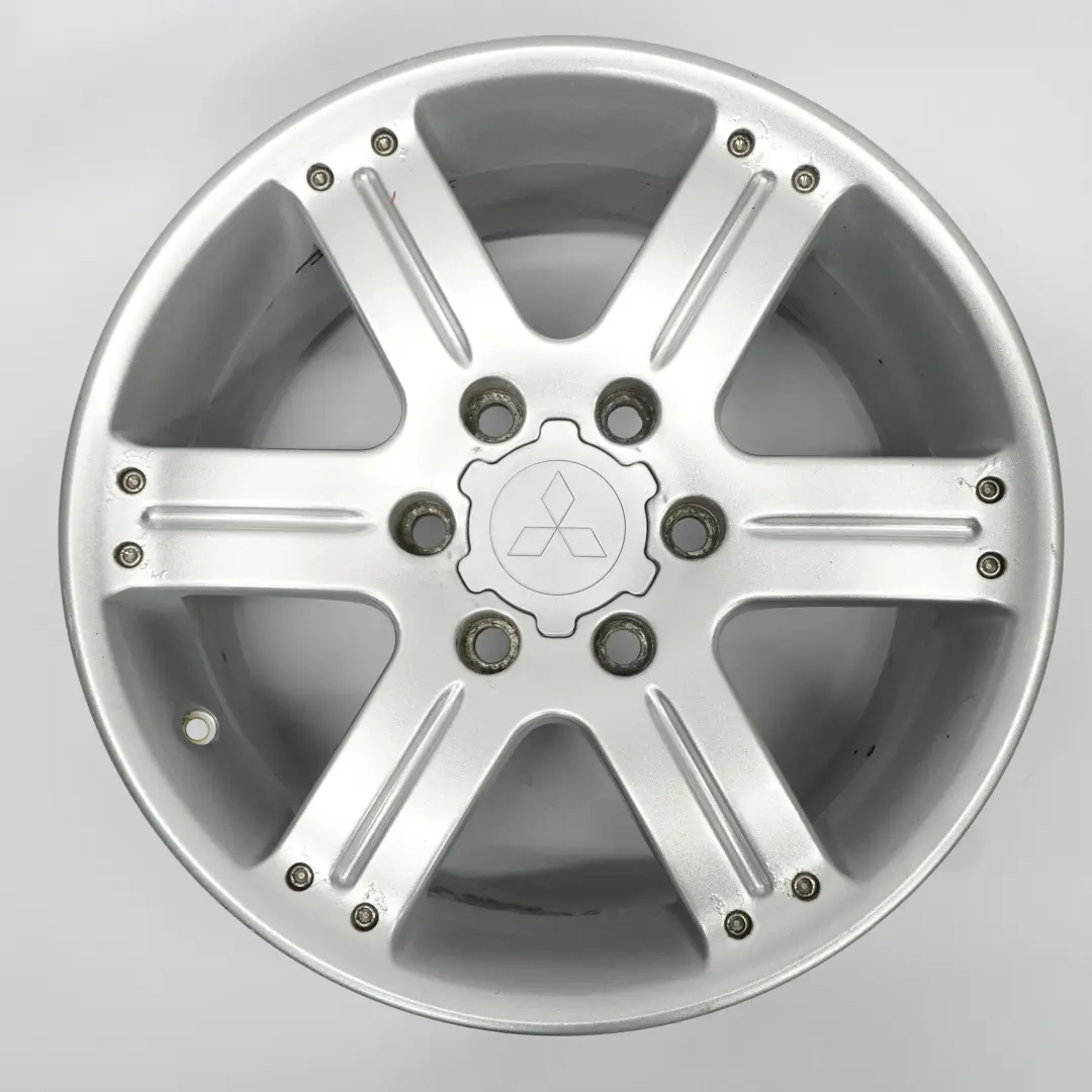 Llanta de aleación plateada 18" ET:46 8.5J para Mitsubishi Shogun Pajero con número de pieza 16388546Z2 Mitsubishi Shogun Pajero Llanta de aleación plateada 18" ET:46 8.5J - SKU 16388546Z2 - Número de pieza 16388546Z2