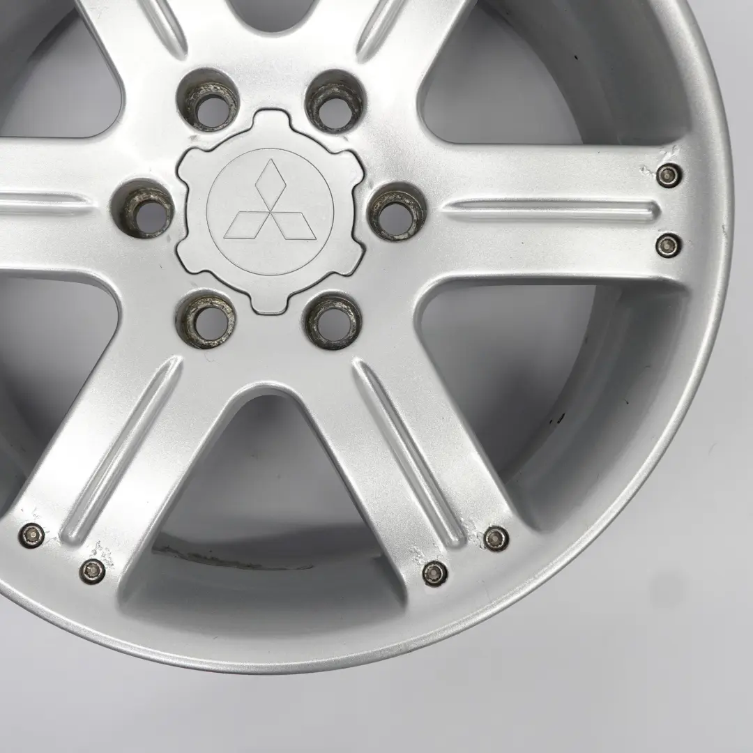 Srebrna Felga Aluminiowa 18" ET:46 8.5J do Mitsubishi Shogun Pajero o numerze 16388546Z2 Mitsubishi Shogun Pajero Srebrna Felga Aluminiowa 18" ET:46 8.5J - SKU 16388546Z2 - Numer Części 16388546Z2