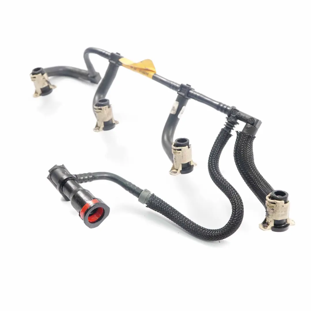 OM607 Manguera Línea Alimentación Combustible Retorno para Mercedes W176 C117 con número de pieza 166714557R Mercedes W176 C117 OM607 Manguera Línea Alimentación Combustible Retorno - SKU 166714557R - Número de pieza 166714557R