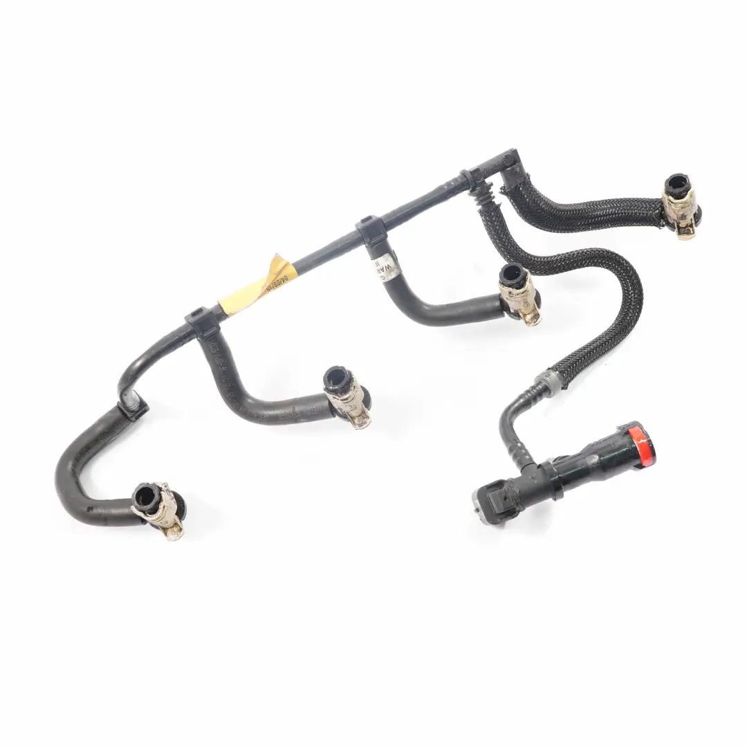 OM607 Manguera Línea Alimentación Combustible Retorno para Mercedes W176 C117 con número de pieza 166714557R Mercedes W176 C117 OM607 Manguera Línea Alimentación Combustible Retorno - SKU 166714557R - Número de pieza 166714557R