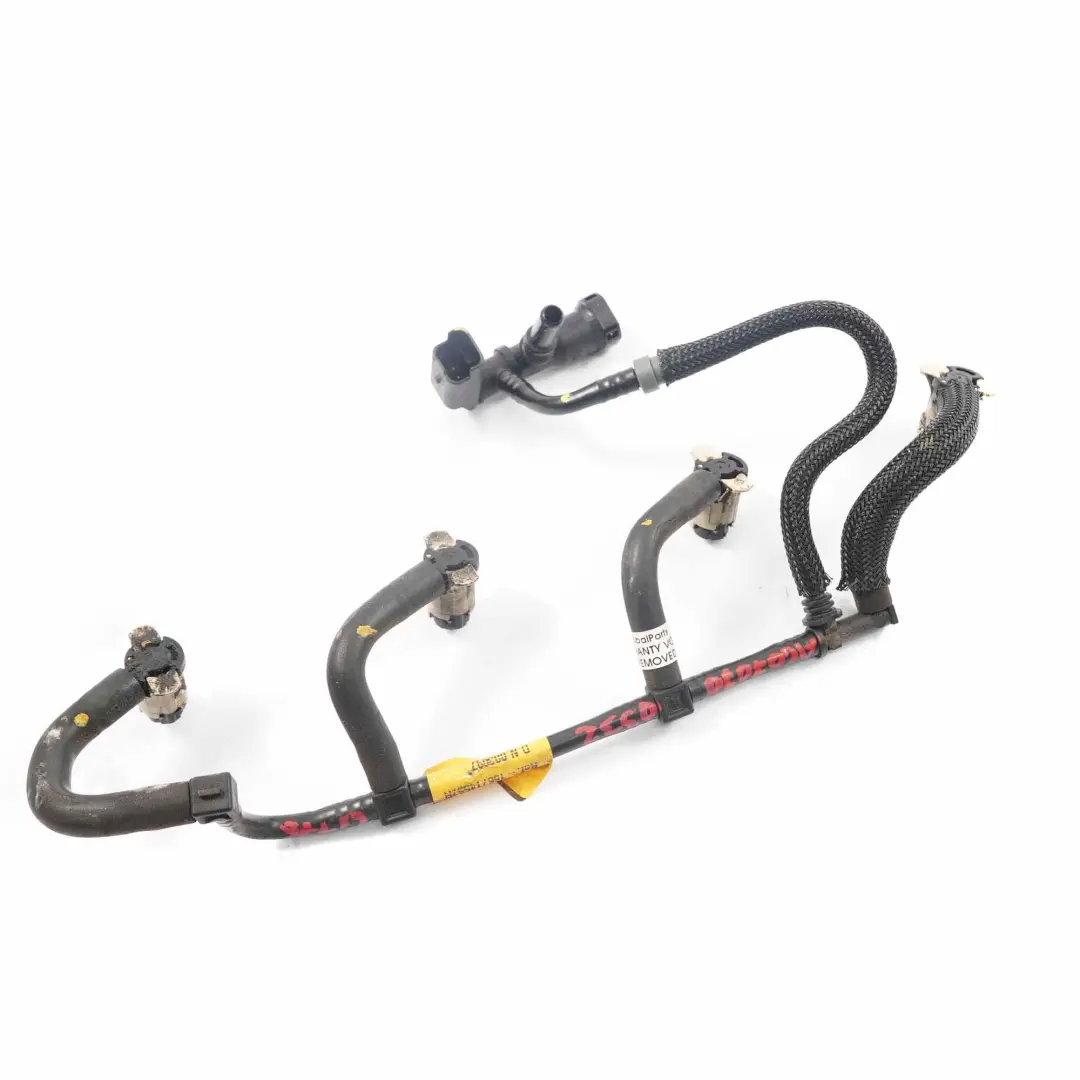 OM607 Manguera Línea Alimentación Combustible Retorno para Mercedes W176 C117 con número de pieza 166714557R Mercedes W176 C117 OM607 Manguera Línea Alimentación Combustible Retorno - SKU 166714557R - Número de pieza 166714557R