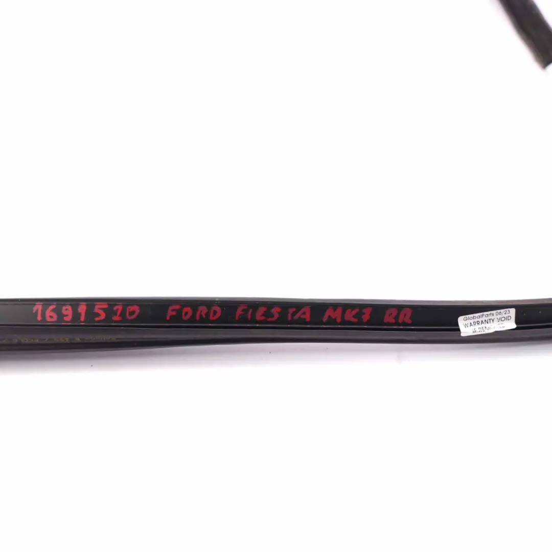 Brosse à vitre arrière droite Joint de vitre pour Ford Fiesta Mk7 à propos du numéro de pièce 1691520 Ford Fiesta Mk7 Brosse à vitre arrière droite Joint de vitre - SKU 1691520 - Numéro de pièce 1691520