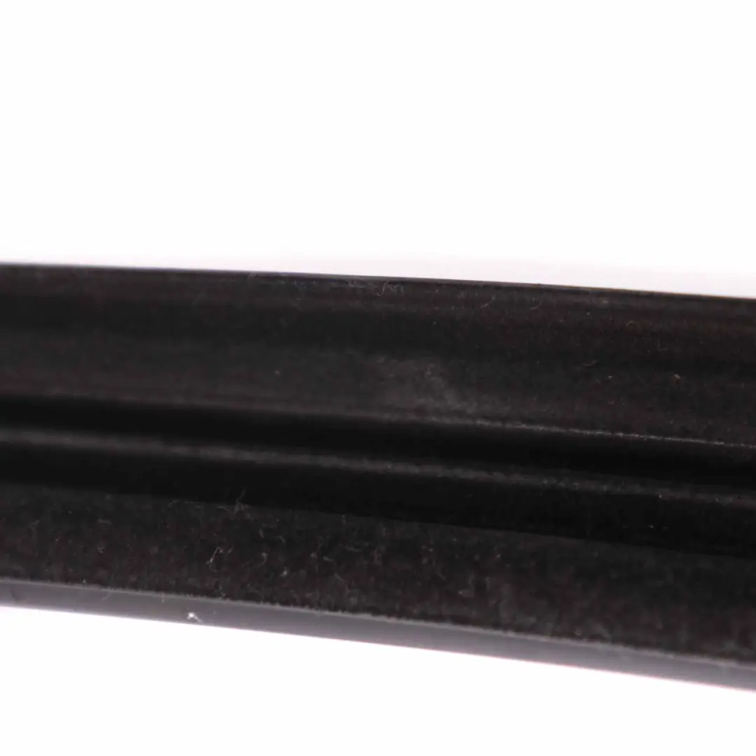 Uszczelka Szyby Prawy Tył do Ford Fiesta Mk7 o numerze 1691520 Ford Fiesta Mk7 Uszczelka Szyby Prawy Tył - SKU 1691520 - Numer Części 1691520