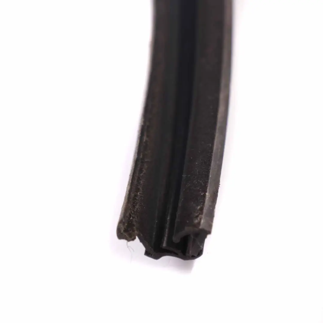 Ford Fiesta Mk7 Finestra posteriore sinistro Striscia Guarnizione - SKU 1691521 - Numero di parte 1691521