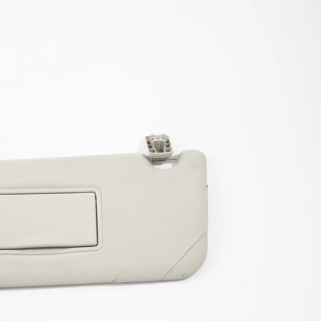 Sonnenblende Spiegel links grau Abdeckung 8A61A04101AH34X1 für Ford Fiesta MK7 mit Teilenummer 1702310 Ford Fiesta MK7 Sonnenblende Spiegel links grau Abdeckung 8A61A04101AH34X1 - SKU 1702310 - Teilenummer 1702310