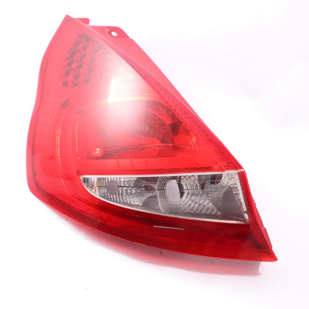 Feu arrière gauche Taillight 8A6113405A pour Ford Fiesta MK7 à propos du numéro de pièce 1709553 Ford Fiesta MK7 Feu arrière gauche Taillight 8A6113405A - SKU 1709553 - Numéro de pièce 1709553