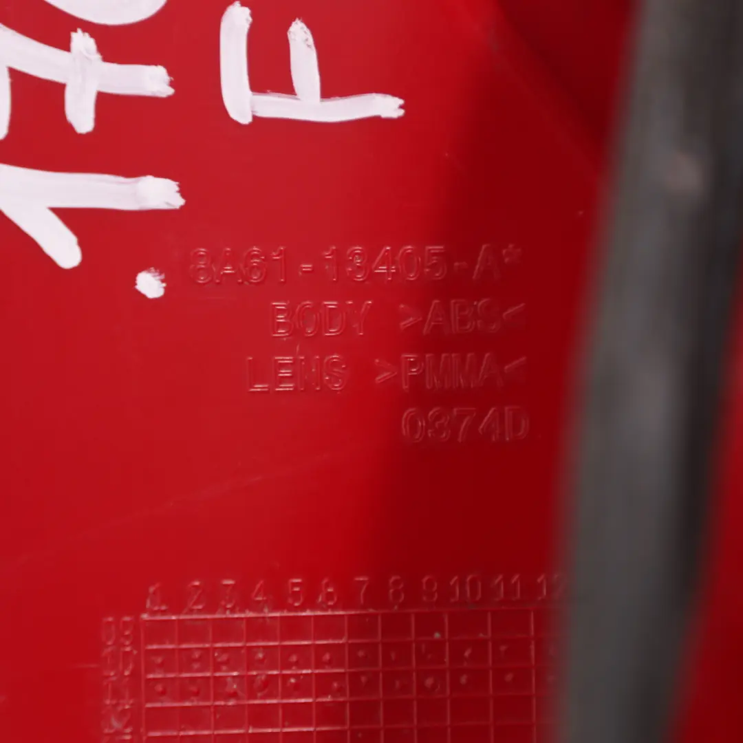 Luz Trasera Panel Lateral Trasera Izquierda 8A6113405A para Ford Fiesta MK7 con número de pieza 1709553 Ford Fiesta MK7 Luz Trasera Panel Lateral Trasera Izquierda 8A6113405A - SKU 1709553 - Número de pieza 1709553