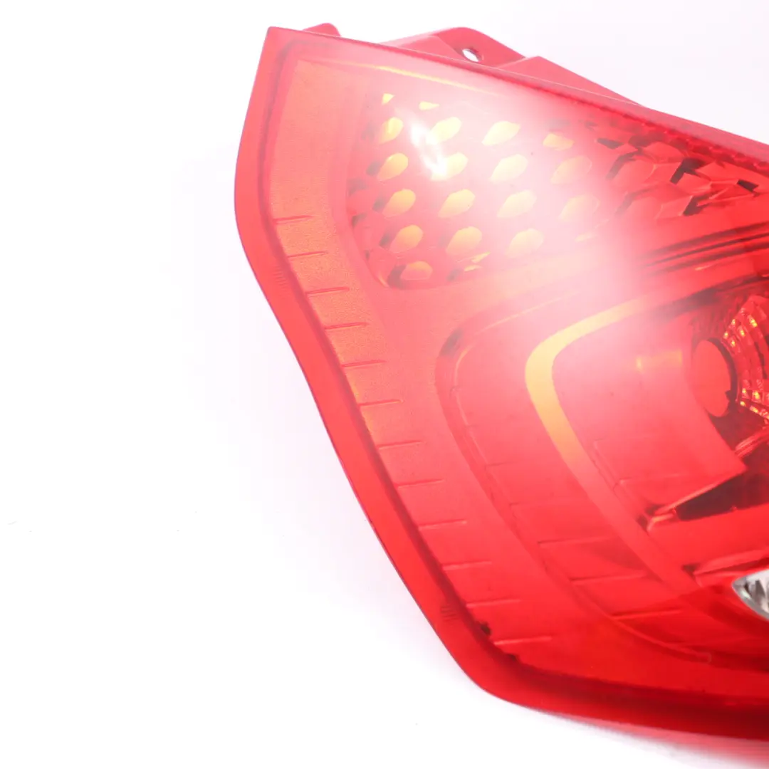 Feu arrière gauche Taillight 8A6113405A pour Ford Fiesta MK7 à propos du numéro de pièce 1709553 Ford Fiesta MK7 Feu arrière gauche Taillight 8A6113405A - SKU 1709553 - Numéro de pièce 1709553