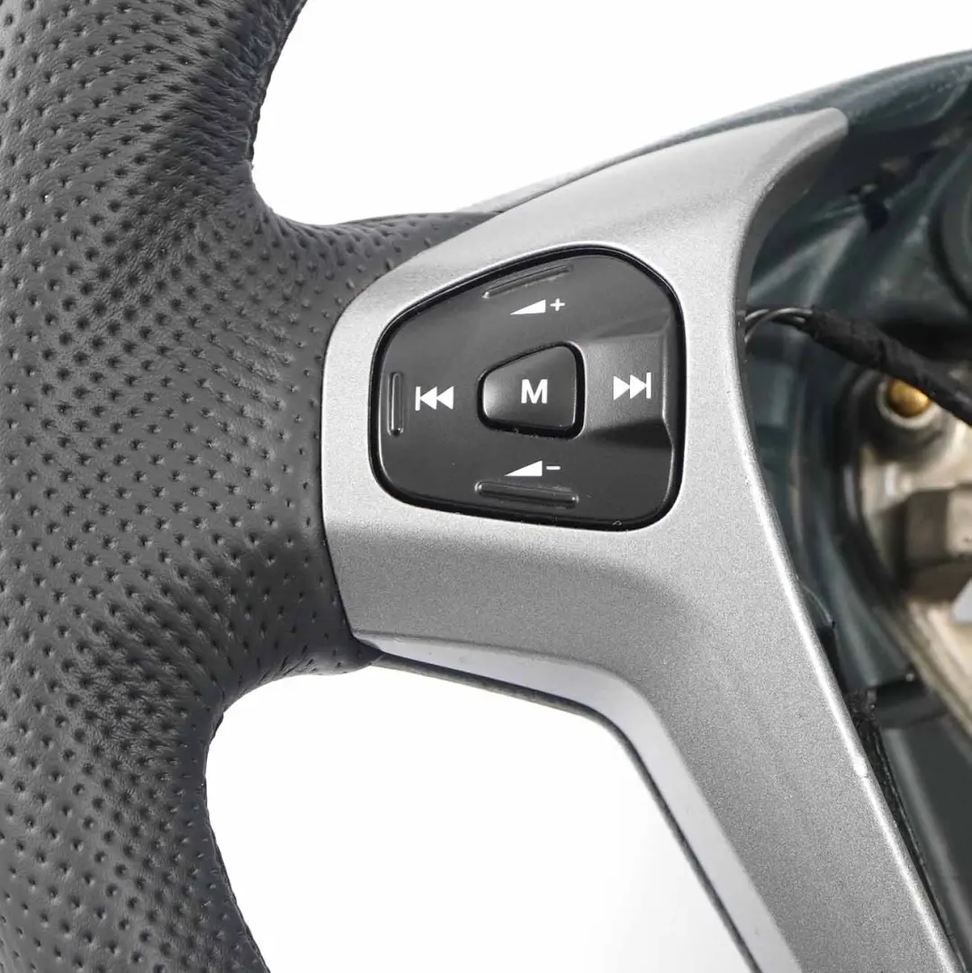 NUEVO Volante de cuero negro multifunción para Ford Fiesta Mk7 con número de pieza 1734600 Ford Fiesta Mk7 NUEVO Volante de cuero negro multifunción - SKU 1734600-1 - Número de pieza 1734600