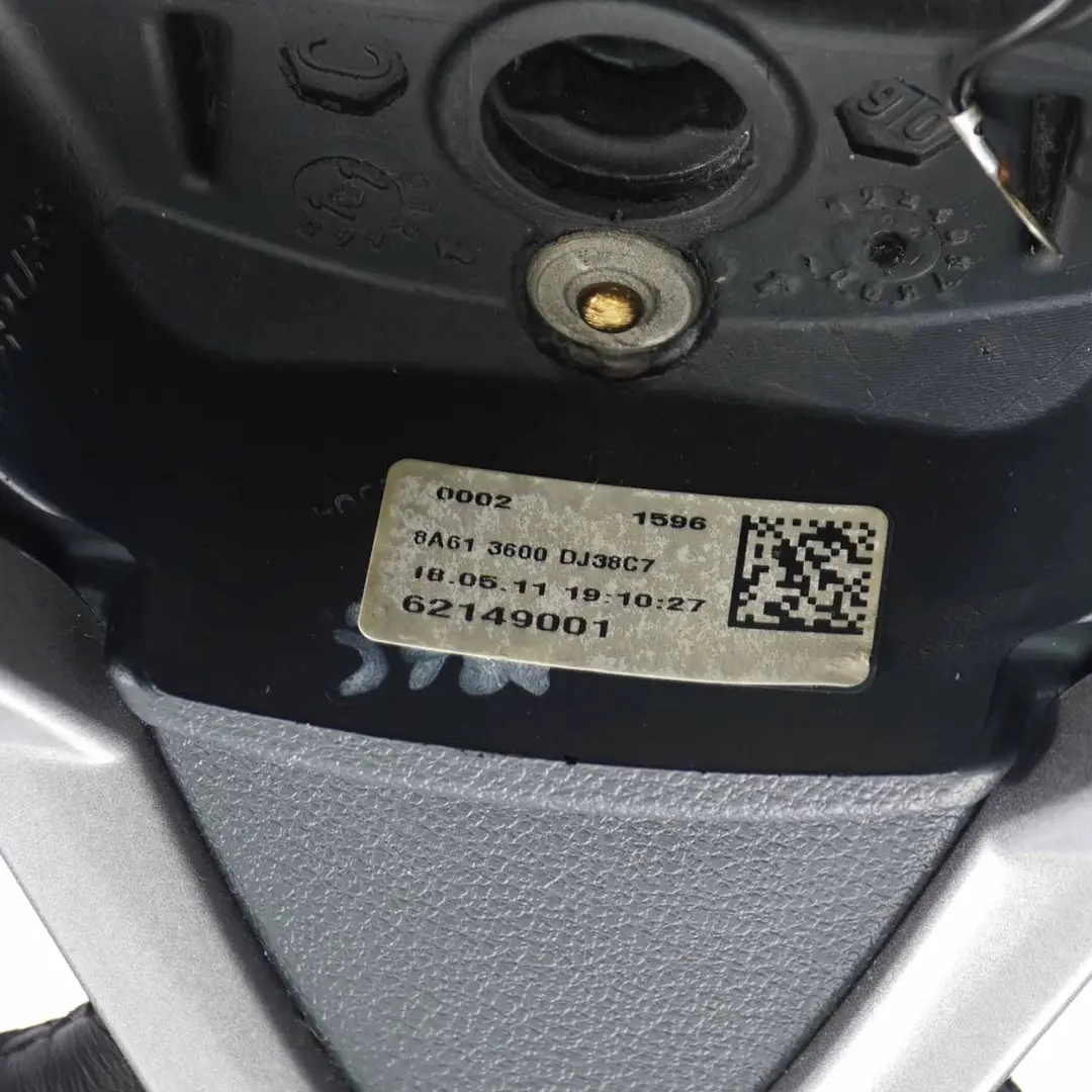 NUOVO Volante in pelle nera multifunzione per Ford Fiesta Mk7 con numero di parte 1734600 Ford Fiesta Mk7 NUOVO Volante in pelle nera multifunzione - SKU 1734600-1 - Numero di parte 1734600