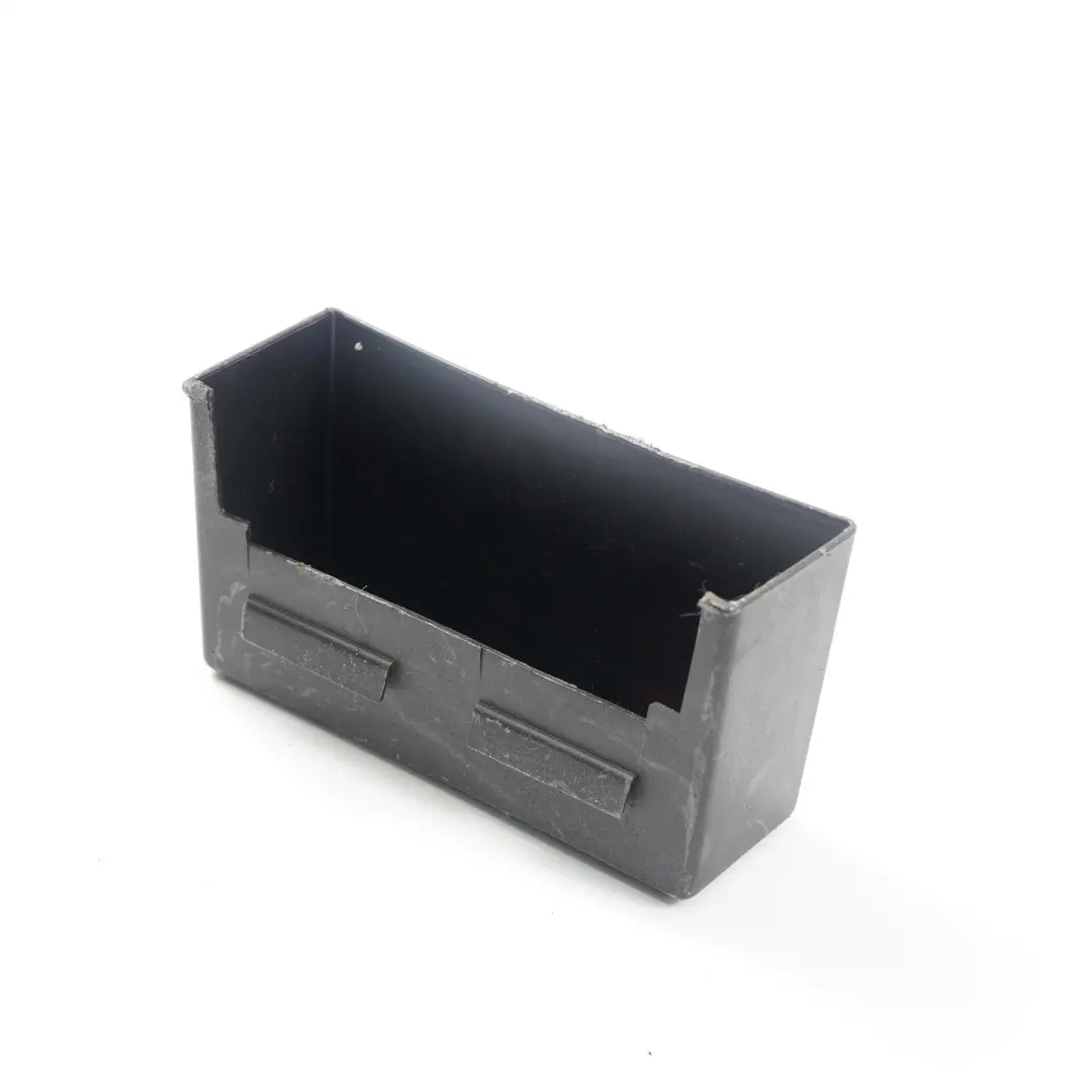 Scatola dei fusibili elettrici copre pannello corrente benzina per BMW E36 con numero di parte 1735752 BMW E36 Scatola dei fusibili elettrici copre pannello corrente benzina - SKU 1735752 - Numero di parte 1735752