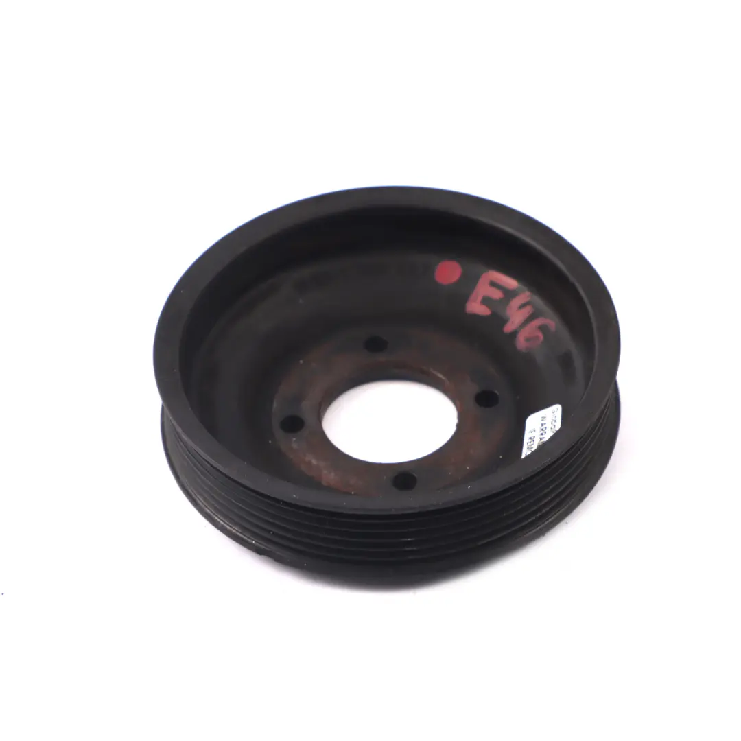 M43 Pompa refrigerante dell'acqua Puleggia della cinghia dentata per BMW E46 con numero di parte 1739527 BMW E46 M43 Pompa refrigerante dell'acqua Puleggia della cinghia dentata - SKU 1739527 - Numero di parte 1739527
