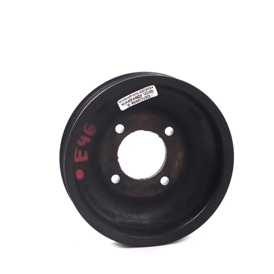 M43 Pompa refrigerante dell'acqua Puleggia della cinghia dentata per BMW E46 con numero di parte 1739527 BMW E46 M43 Pompa refrigerante dell'acqua Puleggia della cinghia dentata - SKU 1739527 - Numero di parte 1739527