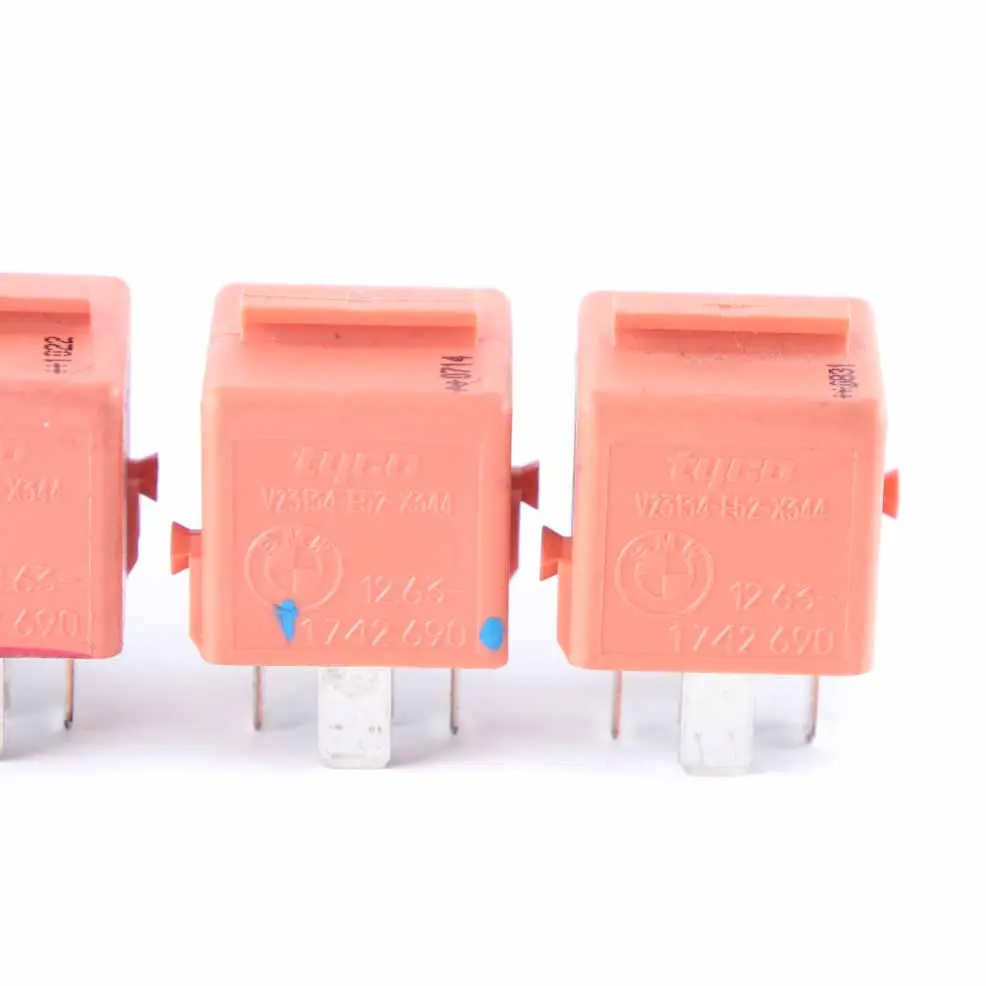 BMW E60 E81 E87 E90 E91 Changeur relais prise contact saumon rouge Set - SKU 1742690-2 - Numéro de pièce 1742690