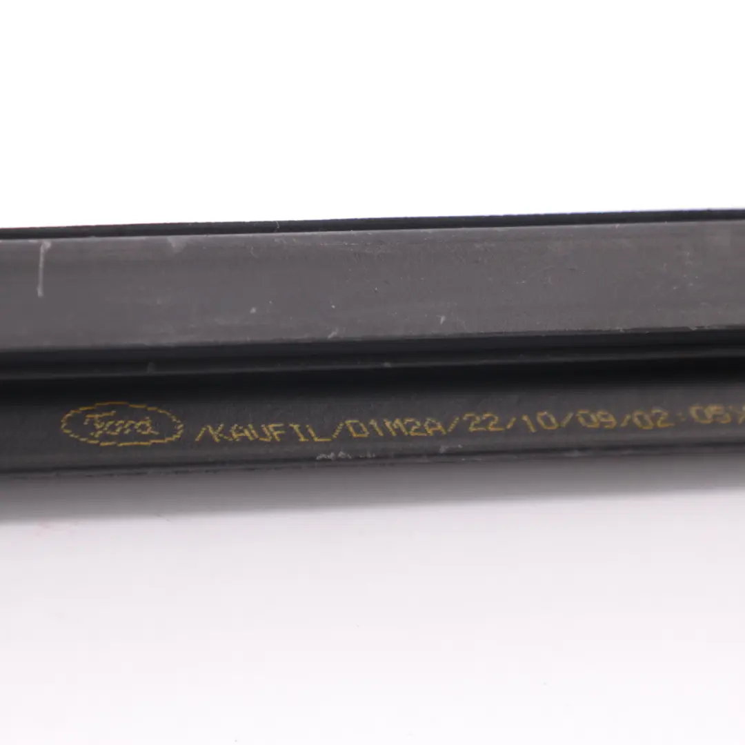 Guarnizione Finestra Interna Anteriore Destra Striscia per Ford Fiesta Mk7 con numero di parte 1746917 Ford Fiesta Mk7 Guarnizione Finestra Interna Anteriore Destra Striscia - SKU 1746917 - Numero di parte 1746917