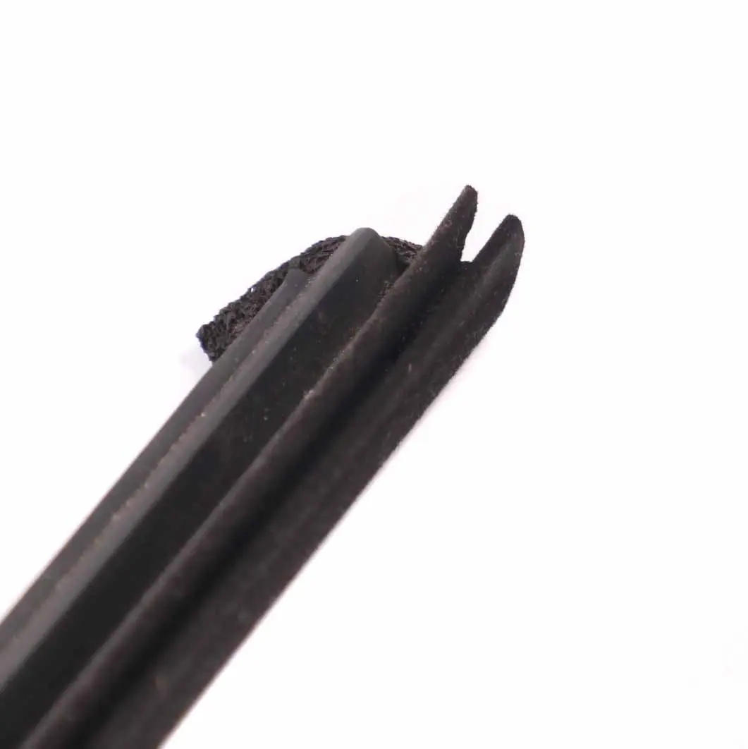 Uszczelka Szyby Prawy Przód do Ford Fiesta o numerze 1746917 Ford Fiesta Uszczelka Szyby Prawy Przód - SKU 1746917 - Numer Części 1746917