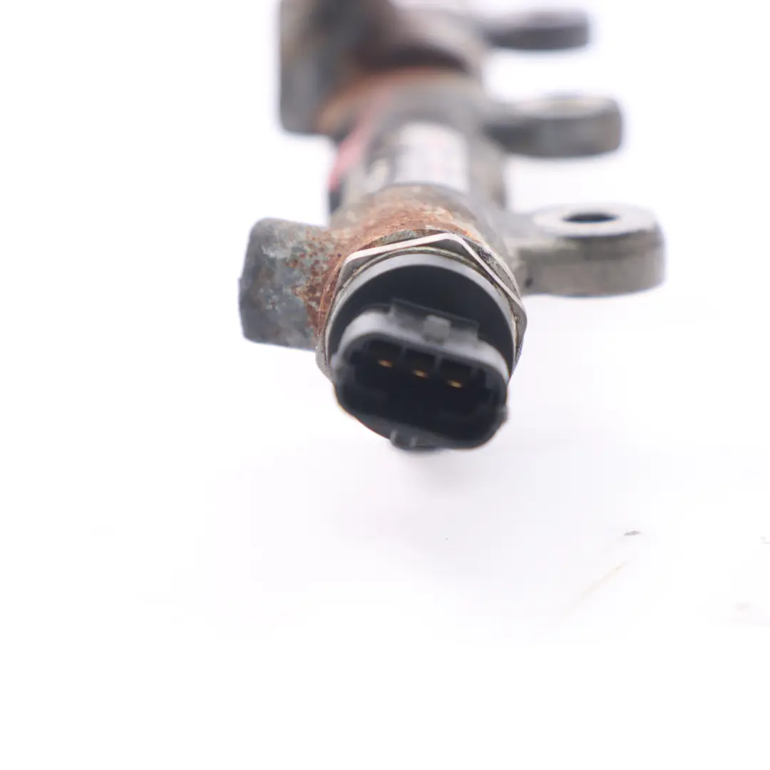 Rail Renault Trafic II 2.0 DCI Injection High Pressure Fuel Rail to Fuel with Part number 175212190R Fuel Rail Renault Trafic II 2.0 DCI Injection High Pressure Fuel Rail - SKU 175212190R - Part number 175212190R