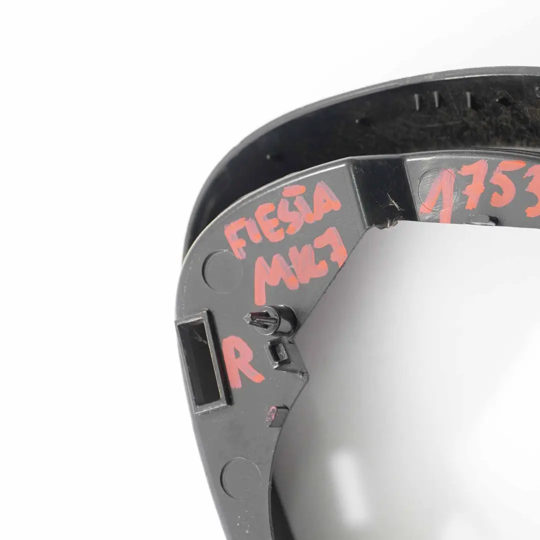 Außenspiegel Rahmen Basis Abdeckung Trim rechte Tür für Ford Fiesta MK7 mit Teilenummer 1753800 Ford Fiesta MK7 Außenspiegel Rahmen Basis Abdeckung Trim rechte Tür - SKU 1753800 - Teilenummer 1753800