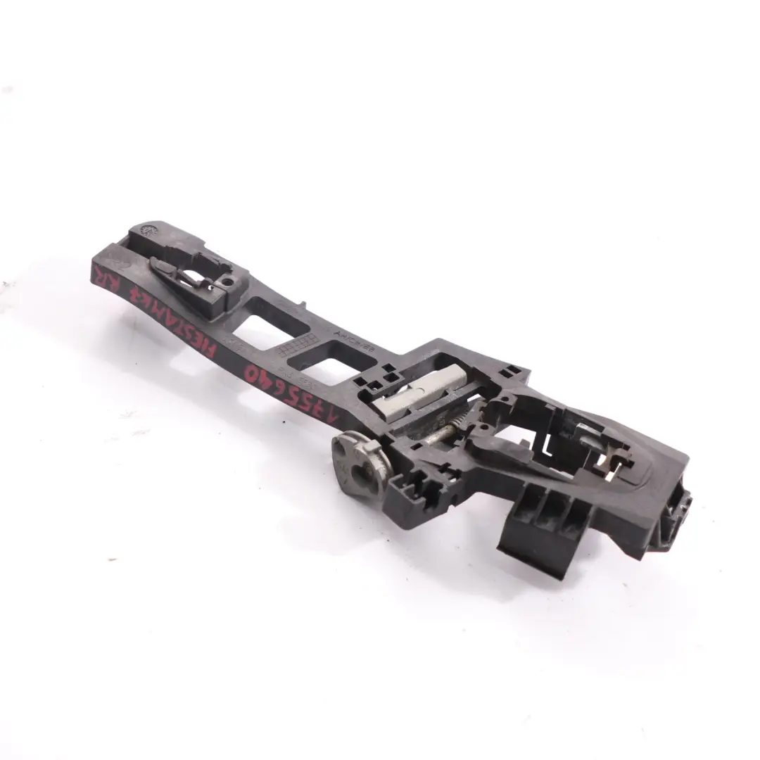 Ford Fiesta MK7 Asidero Puerta Trasera Derecha Agarre Base - SKU 1755640 - Número de pieza 1755640