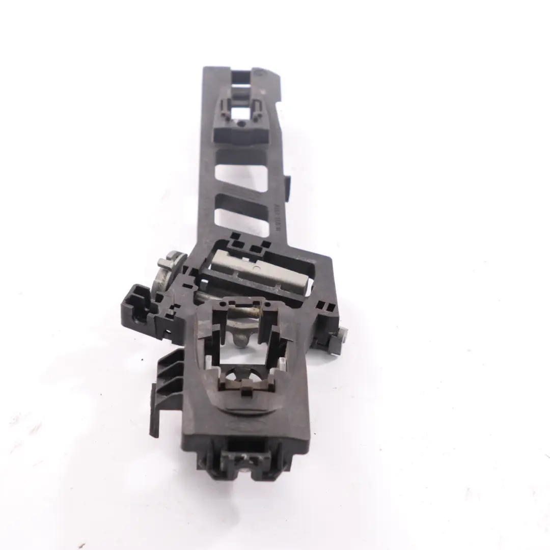 Ford Fiesta MK7 Mocowanie Klamki Drzwi Prawy Tył - SKU 1755640 - Numer Części 1755640
