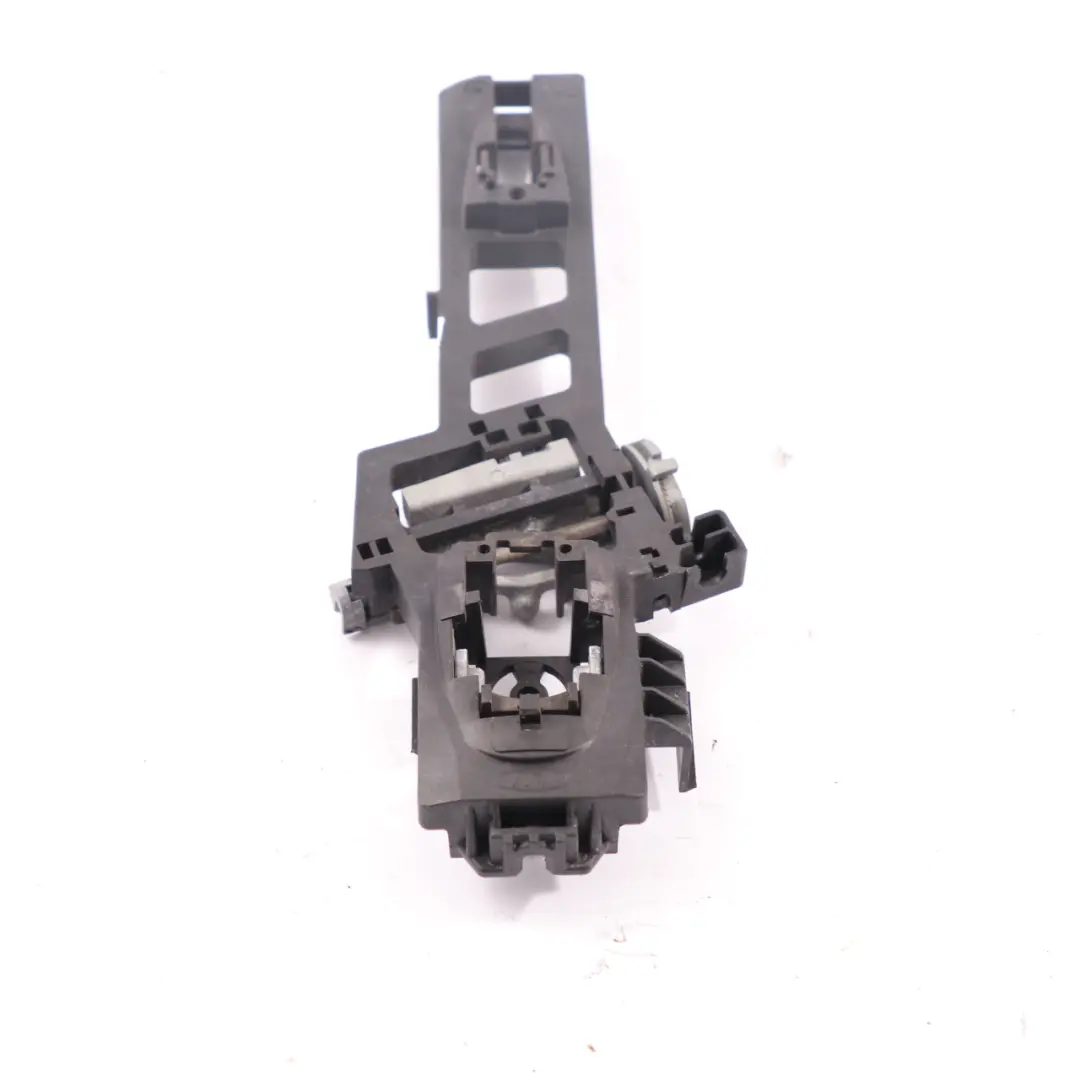 Maniglia portaoggetti porta posteriore sinistra base per Ford Fiesta MK7 con numero di parte 1755648 Ford Fiesta MK7 Maniglia portaoggetti porta posteriore sinistra base - SKU 1755648 - Numero di parte 1755648