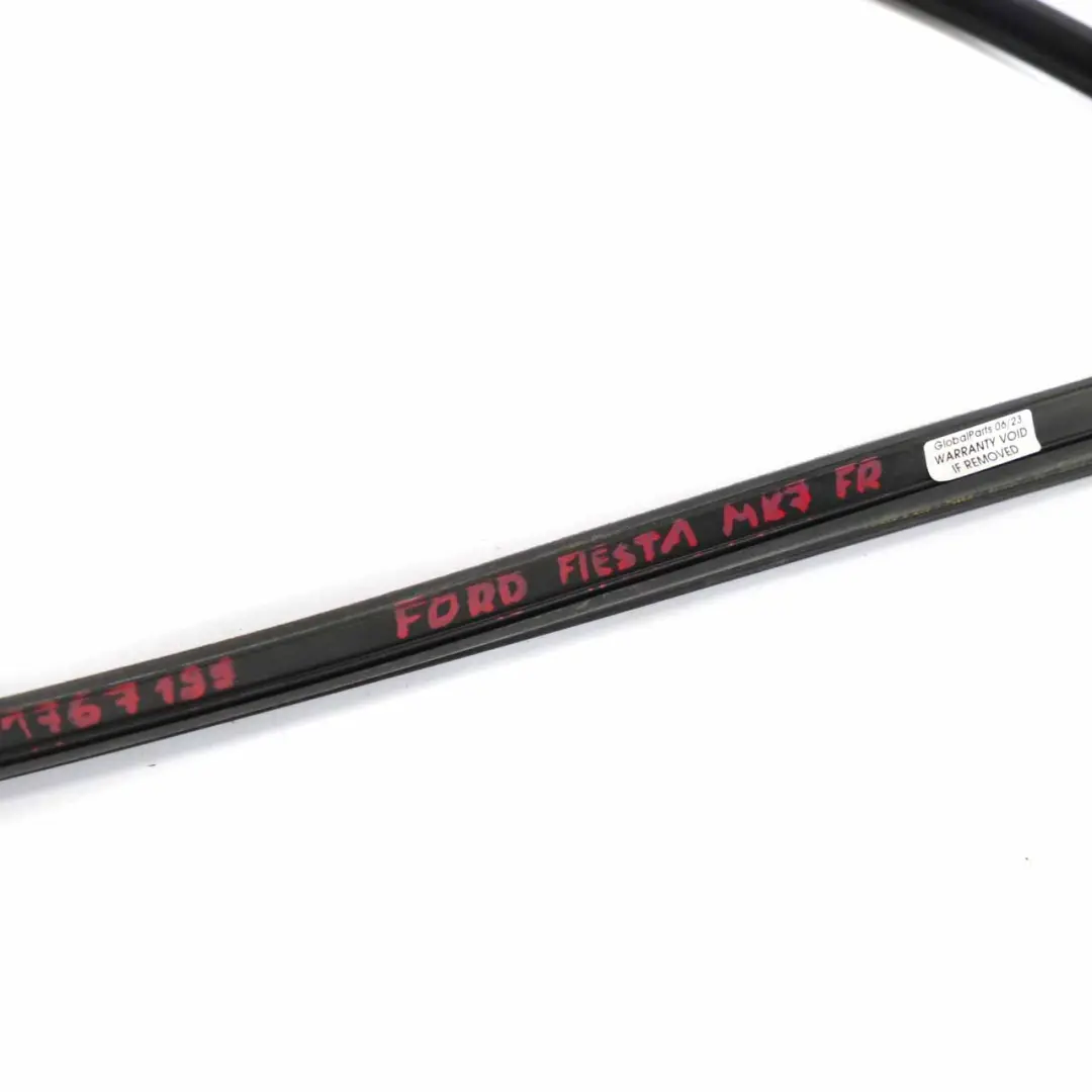 Porta finestra guarnizione anteriore destra guida telaio per Ford Fiesta MK7 con numero di parte 1767199 Ford Fiesta MK7 Porta finestra guarnizione anteriore destra guida telaio - SKU 1767199 - Numero di parte 1767199