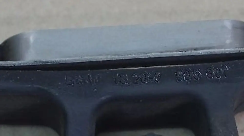 N62 Support de Silencieux d'Echappement Transmission Automatique pour BMW E60 E63 à propos du numéro de pièce 18207523966 18207505801 BMW E60 E63 N62 Support de Silencieux d'Echappement Transmission Automatique - SKU 18207523966 - Numéro de pièce 18207523966 18207505801