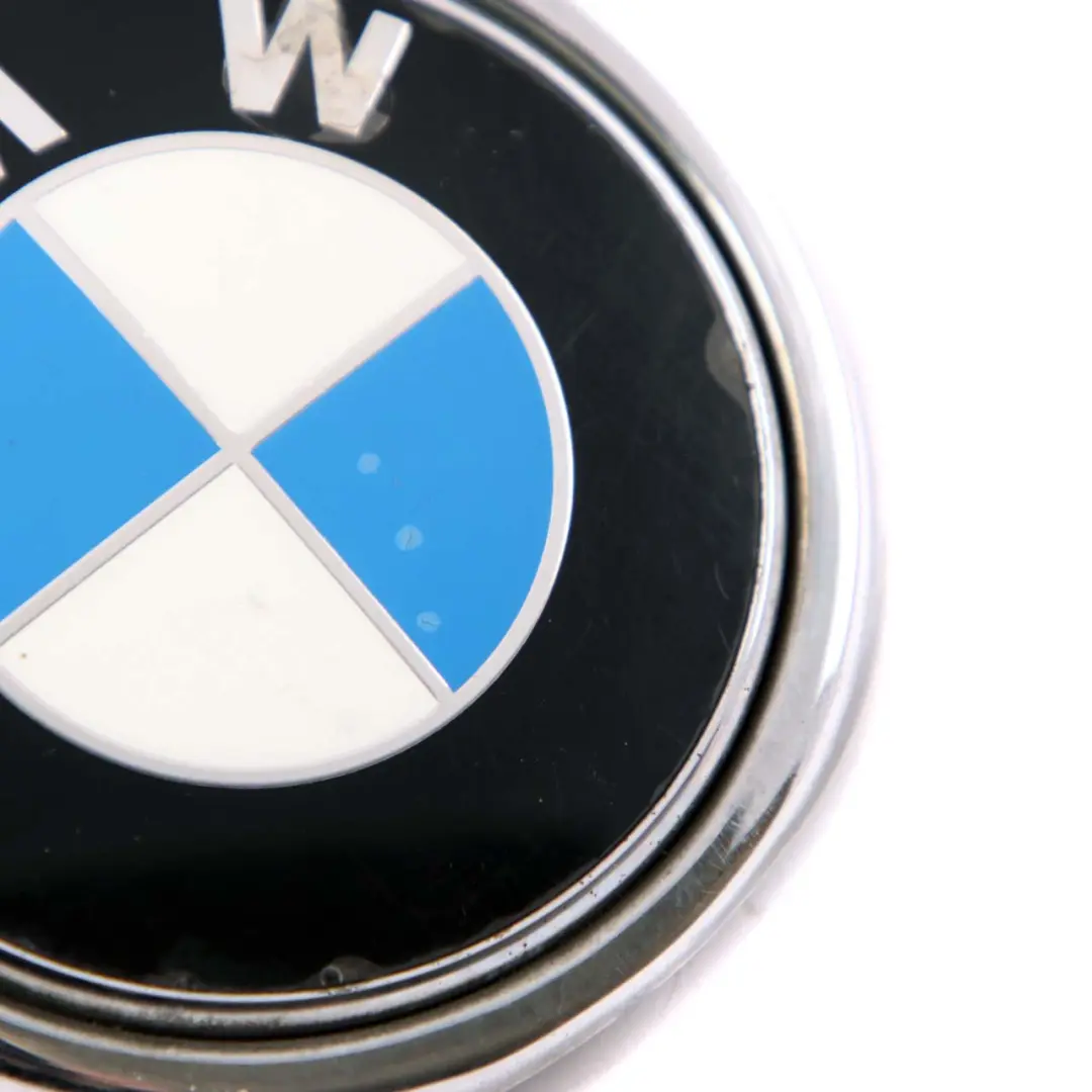 Placa Emblema Bota Insignia Tronco Tapa para BMW X5 E53 E65 E66 con número de pieza 1970248 BMW X5 E53 E65 E66 Placa Emblema Bota Insignia Tronco Tapa - SKU 1970248-1 - Número de pieza 1970248