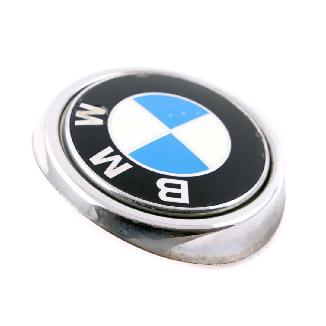 Placa Emblema Bota Insignia Tronco Tapa para BMW X5 E53 E65 E66 con número de pieza 1970248 BMW X5 E53 E65 E66 Placa Emblema Bota Insignia Tronco Tapa - SKU 1970248-1 - Número de pieza 1970248