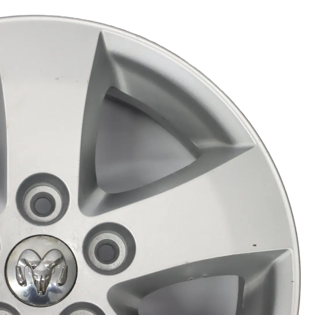 Srebrna Felga Aluminiowa 17" 6,5J ET:40 do Dodge Journey 1 o numerze 1EK85TRM Dodge Journey 1 Srebrna Felga Aluminiowa 17" 6,5J ET:40 - SKU 1EK85TRM-1 - Numer Części 1EK85TRM