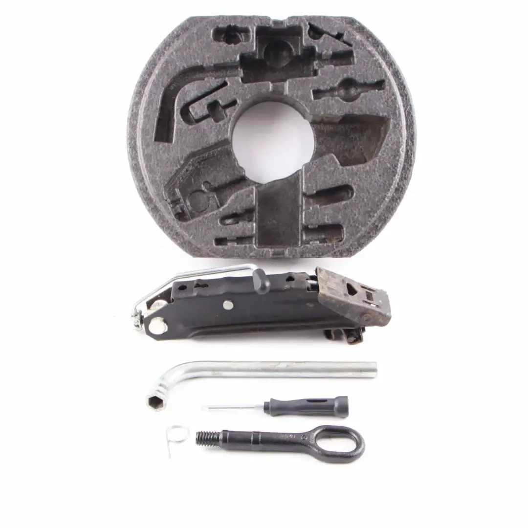 Audi A3 8P Podnośnik Wkład Koła Zapasowego 8P0012109E - SKU 1K0012115F - Numer Części 1K0012115F