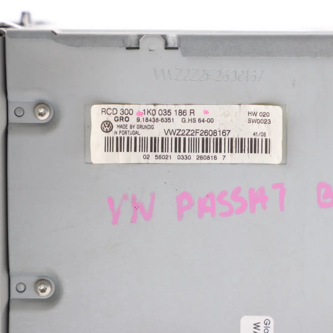 Autoradio CD Player VW Volkswagen Golf 5 Passat B6 Unità principale per con numero di parte 1K0035186R Autoradio CD Player VW Volkswagen Golf 5 Passat B6 Unità principale - SKU 1K0035186R - Numero di parte 1K0035186R