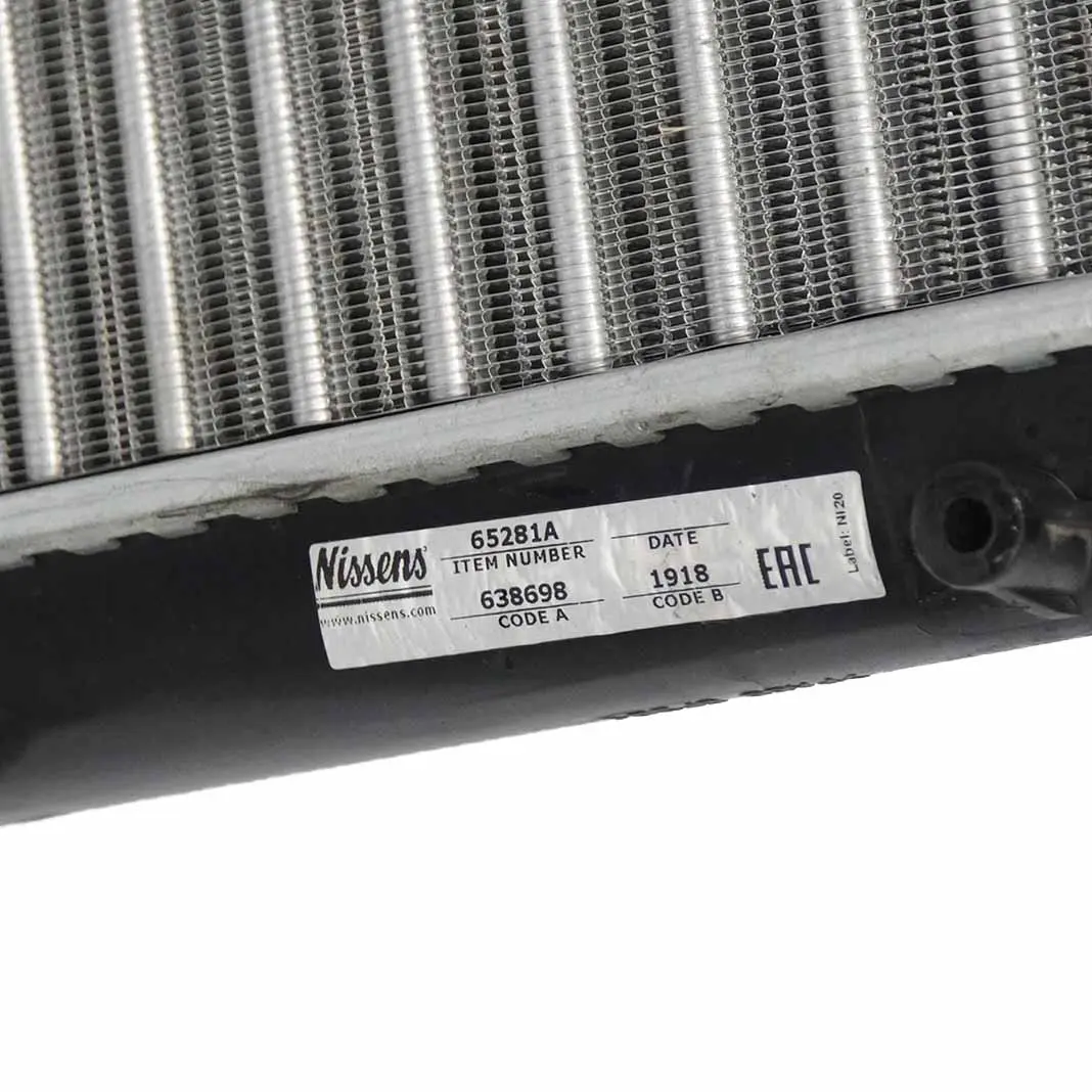 Audi A3 8P Radiatore del liquido di raffreddamento Radiatore Nissens 65281A - SKU 1K0121251N - Numero di parte 1K0121251N