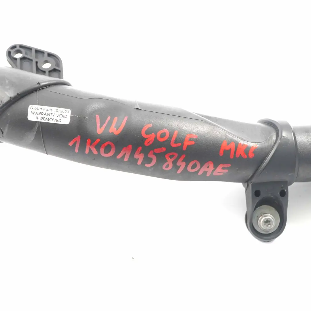 1.6TDI CAY Tuyau charge Admission d'air de l'intercooler pour VW Golf 6 Seat Leon à propos du numéro de pièce 1K0145840AE VW Golf 6 Seat Leon 1.6TDI CAY Tuyau charge Admission d'air de l'intercooler - SKU 1K0145840AE - Numéro de pièce 1K0145840AE