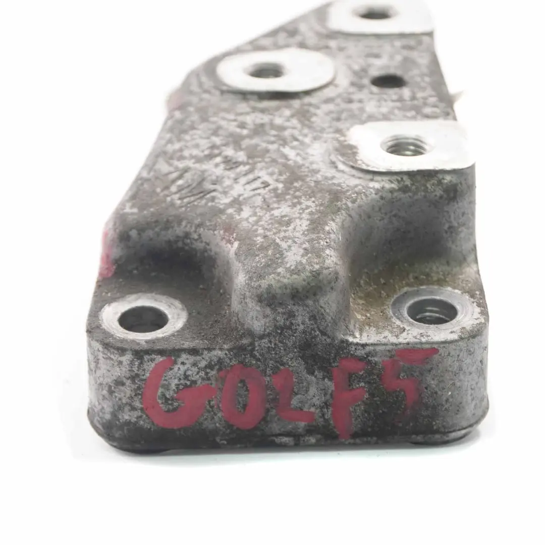 Łapa Wspornik Skrzyni do VW Golf 5 Audi A3 8P 2.0 TDI o numerze 1K0199117AM VW Golf 5 Audi A3 8P 2.0 TDI Łapa Wspornik Skrzyni - SKU 1K0199117AM - Numer Części 1K0199117AM