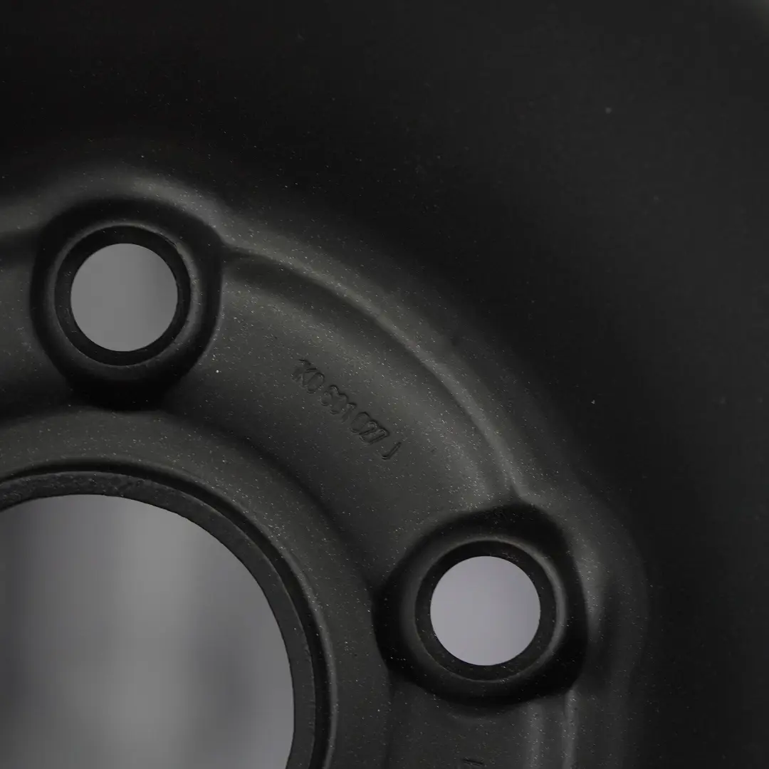 Cerchio in acciaio nero 16'' 6,5J ET:50 per VW Volkswagen Golf 5 con numero di parte 1K0601027J VW Volkswagen Golf 5 Cerchio in acciaio nero 16'' 6,5J ET:50 - SKU 1K0601027J - Numero di parte 1K0601027J