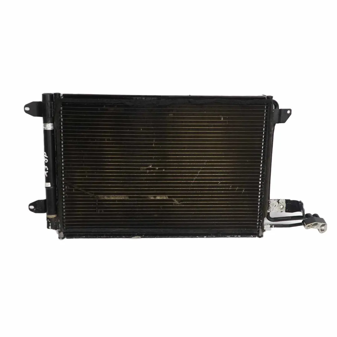 Radiatore Raffreddatore Aria Condizionata A/C Condensatore per Audi A3 8P con numero di parte 1K0820411G Audi A3 8P Radiatore Raffreddatore Aria Condizionata A/C Condensatore - SKU 1K0820411G - Numero di parte 1K0820411G