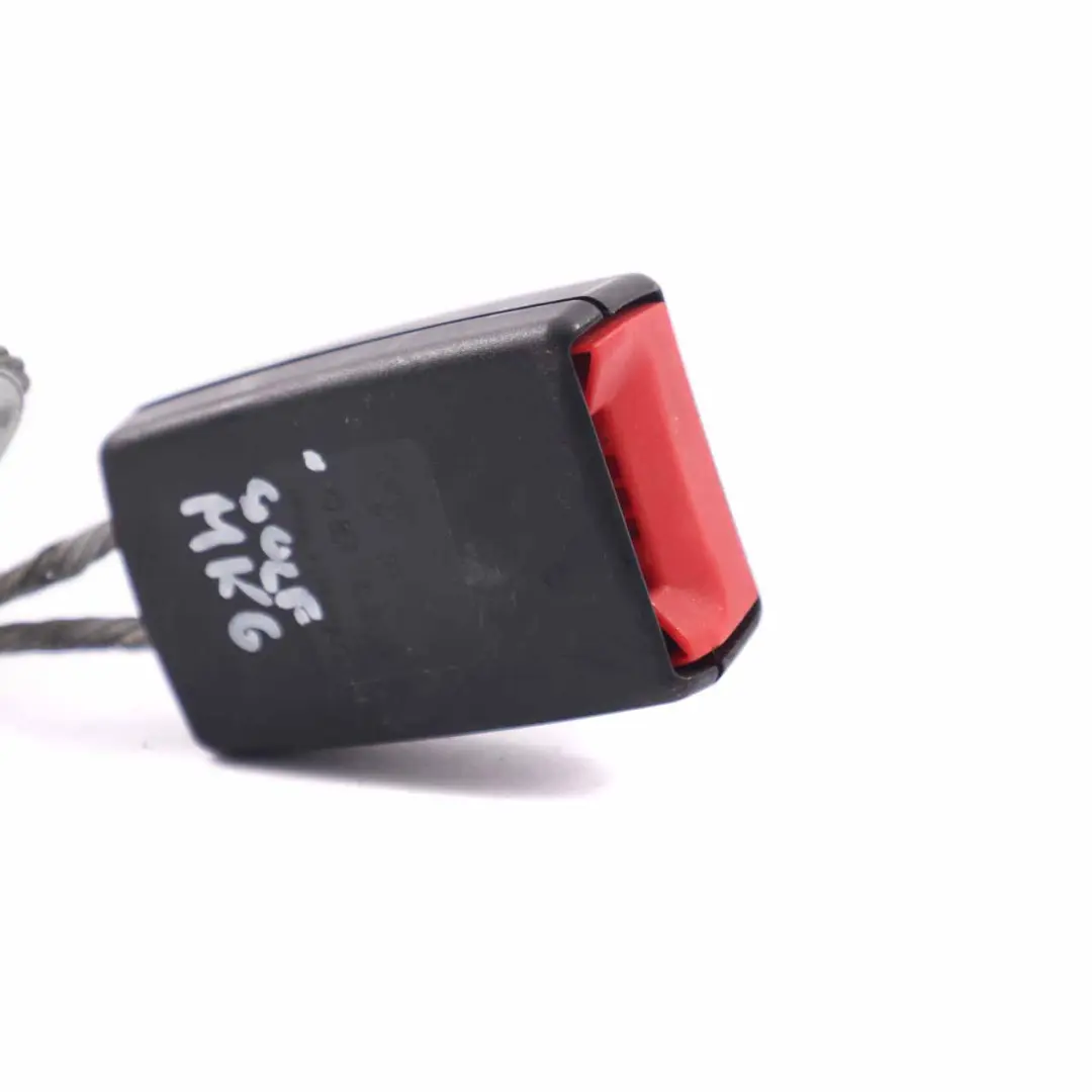 Hebilla cinturón de seguridad central trasero para Volkswagen VW Golf V con número de pieza 1K0857740M Volkswagen VW Golf V Hebilla cinturón de seguridad central trasero - SKU 1K0857740M - Número de pieza 1K0857740M