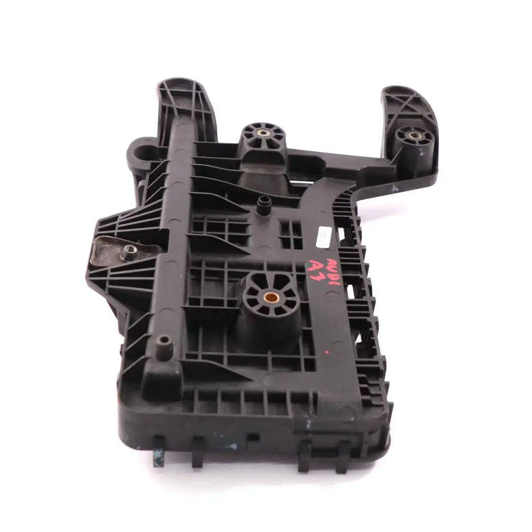 Batterie Kasten Gehäuse Halterung für Audi A3 8P mit Teilenummer 1K0915333 Audi A3 8P Batterie Kasten Gehäuse Halterung - SKU 1K0915333H - Teilenummer 1K0915333