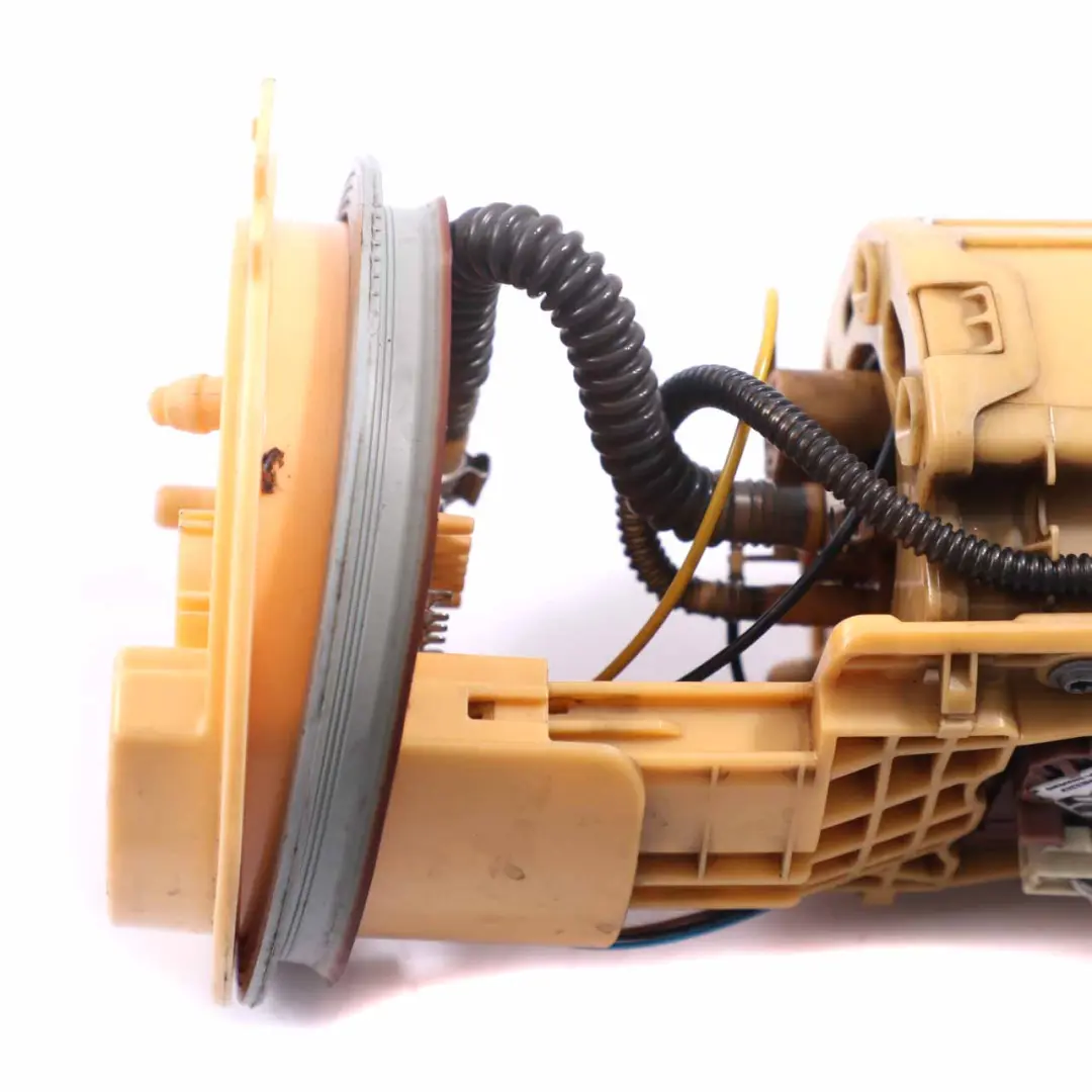 Bomba de Combustible Audi A3 8P Diesel Contenedor de Combustible para con número de pieza 1K0919050D Bomba de Combustible Audi A3 8P Diesel Contenedor de Combustible - SKU 1K0919050D - Número de pieza 1K0919050D